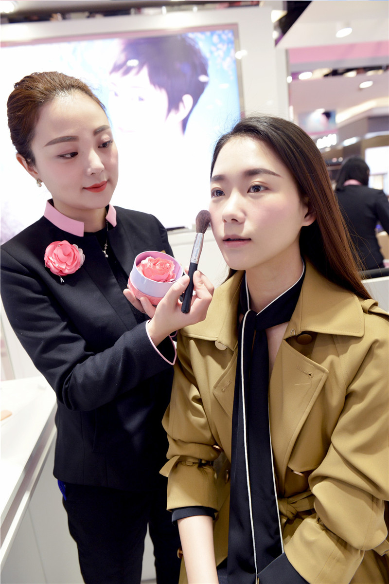 重庆解放碑街拍美女最新,解放碑每天美女街拍时间