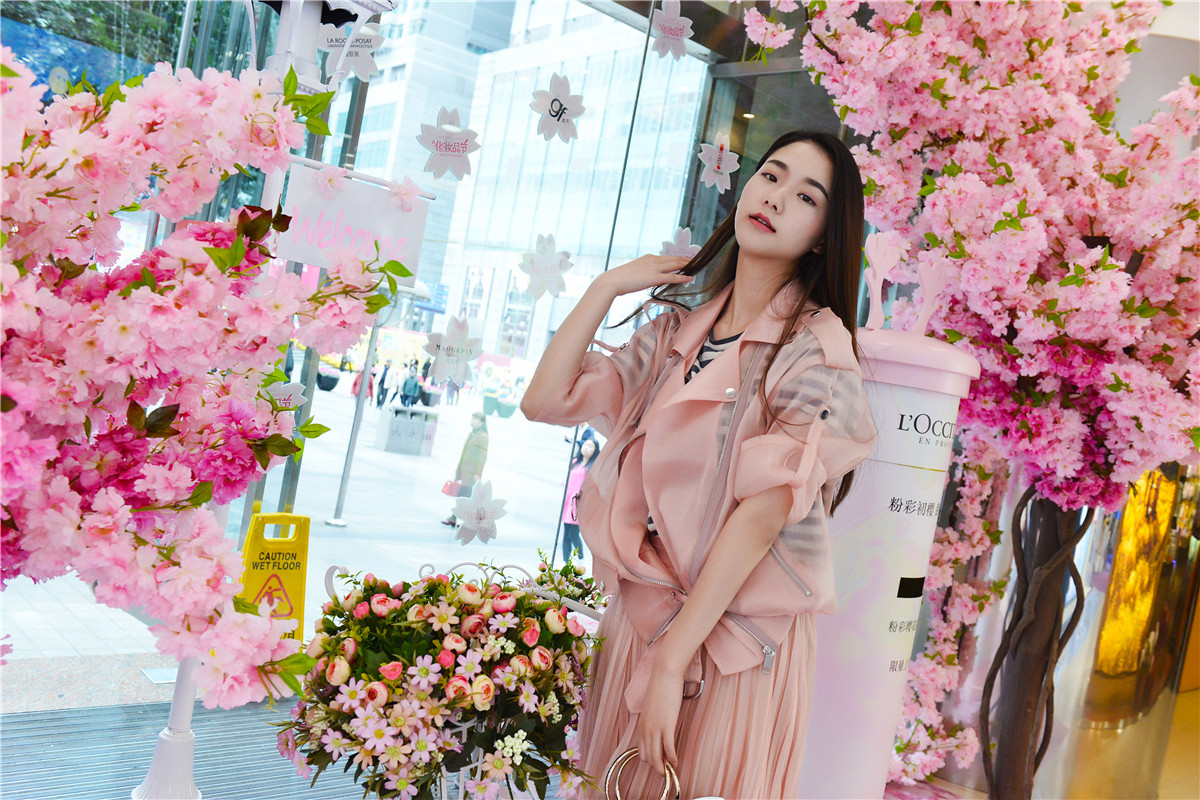 重庆解放碑街拍美女最新,解放碑每天美女街拍时间