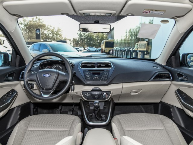 长安锐程cc和福特福睿斯哪个好,长安福特5万到8万元福睿斯新款