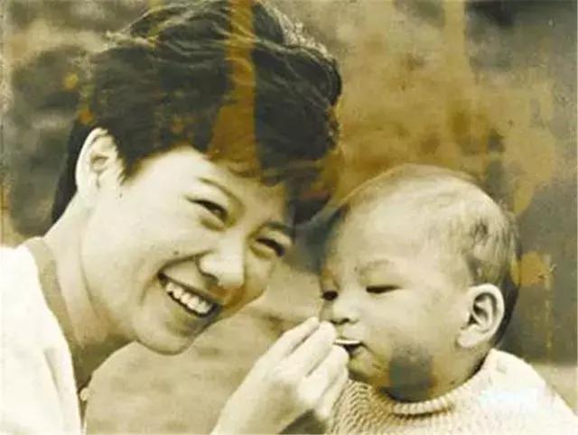 暗恋我的男生家里很有钱,家里有钱的男生追我