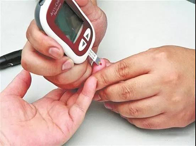 夜间醒来后燥热出汗,晚上睡觉梦多起夜尿频尿量少