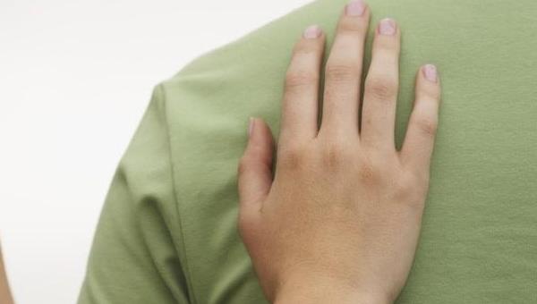 汗疱疹像是被火烫过,汗疱疹小水泡感觉里面有黑点