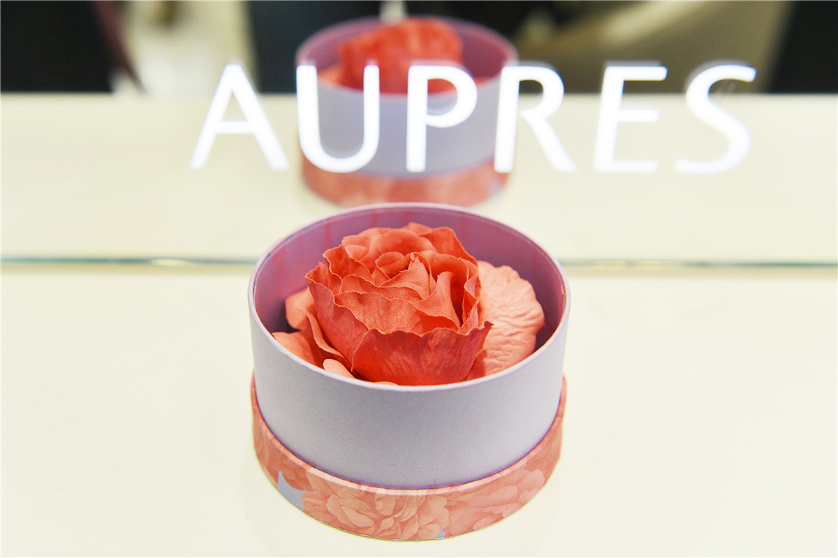 重庆解放碑街拍美女最新,解放碑每天美女街拍时间