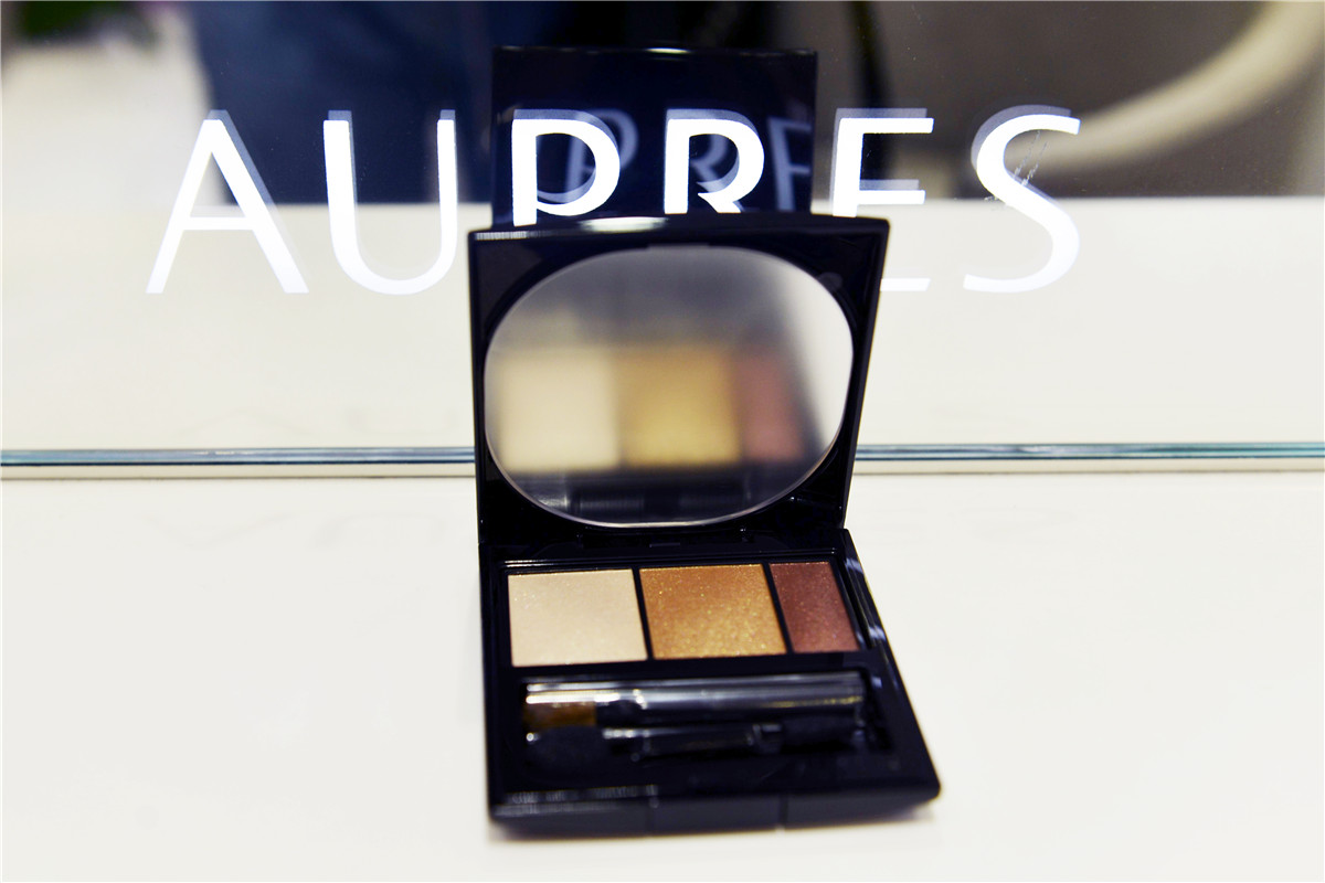 重庆解放碑街拍美女最新,解放碑每天美女街拍时间