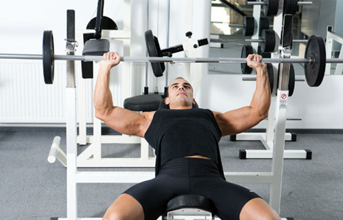 卧推第二天胸肌和肩膀连接处疼,卧推后肩膀和胸肌连接处痛正常吗