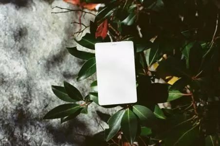 这款“禁欲式全面屏”手机,誓为解救低头族还酷过iPhoneX?!