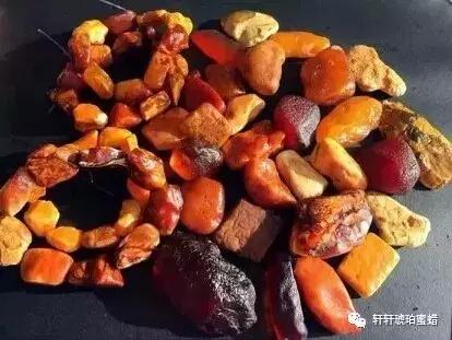 琥珀蜜蜡盘玩时间长会变什么样,琥珀蜜蜡盘玩和保养的技巧图解