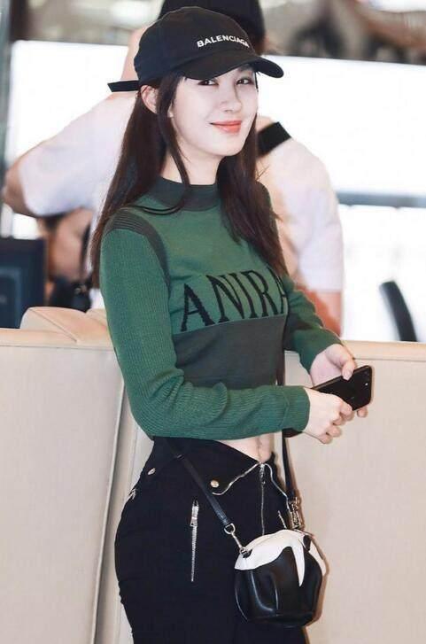 李菲儿红毯大秀a4腰,李菲儿露脐装秀