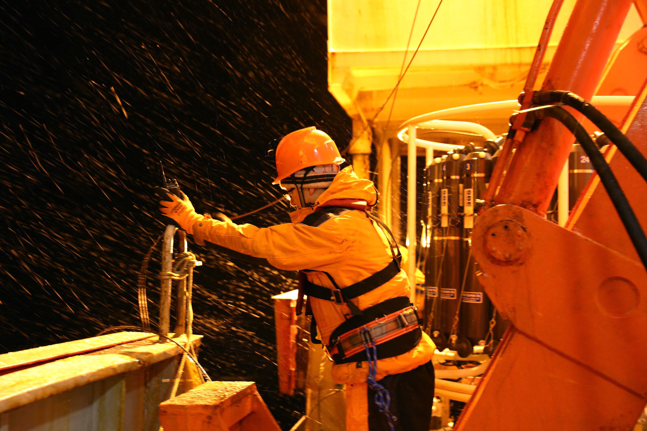 晨看*疆新**│我区火车票代售业务向社会开放；布拉切确定出战季后赛