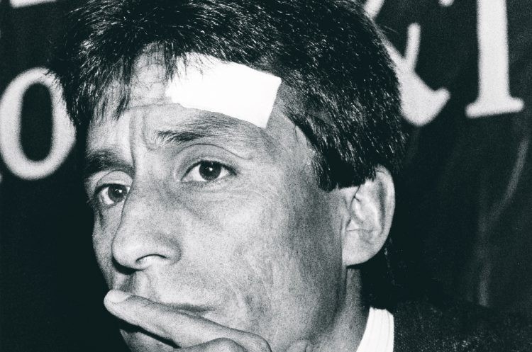 EMCBET易倍体育:一念天堂一念地狱,他为了世界杯不惜自残