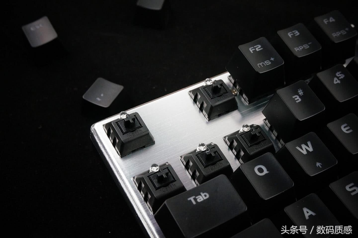 机械键盘青轴打游戏,机械键盘青轴黑轴红轴是什么意思