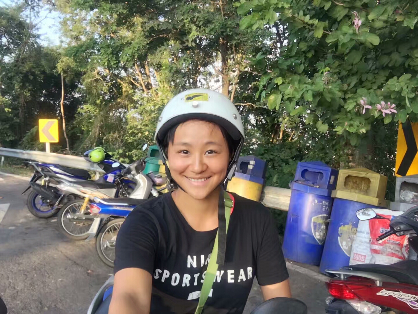 她说：成都，是成都人的形容词。