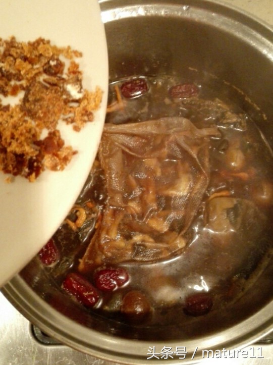 喝了让女人皮肤变好的养生汤,女人必喝的一碗补水养颜汤