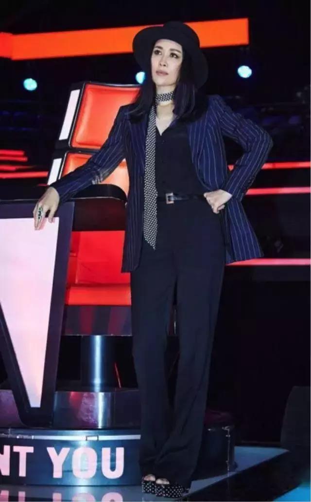 给女人一根领带，*绑捆**她的一世嚣张