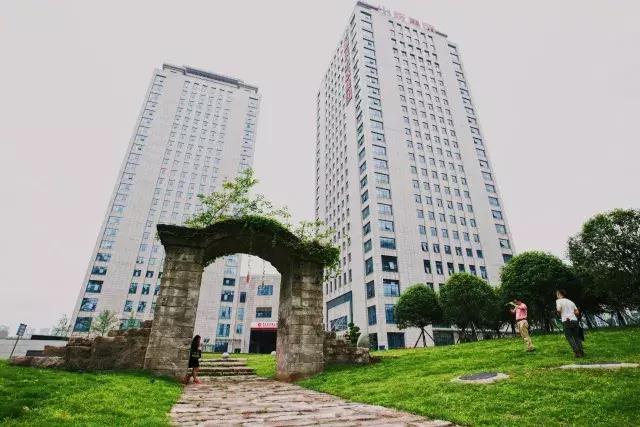 都市气息和人文底蕴相得益彰的南岸，让你重新认识山城！