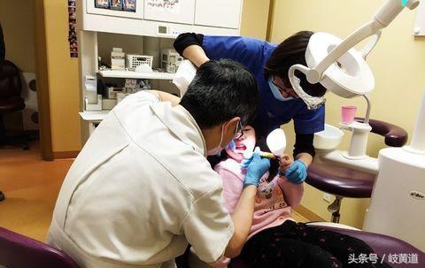 宝宝乳牙没掉又长新牙什么原因,宝宝乳牙没掉长出新牙怎么办