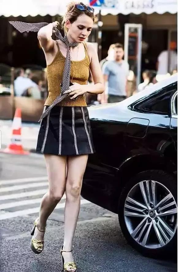 给女人一根领带，*绑捆**她的一世嚣张