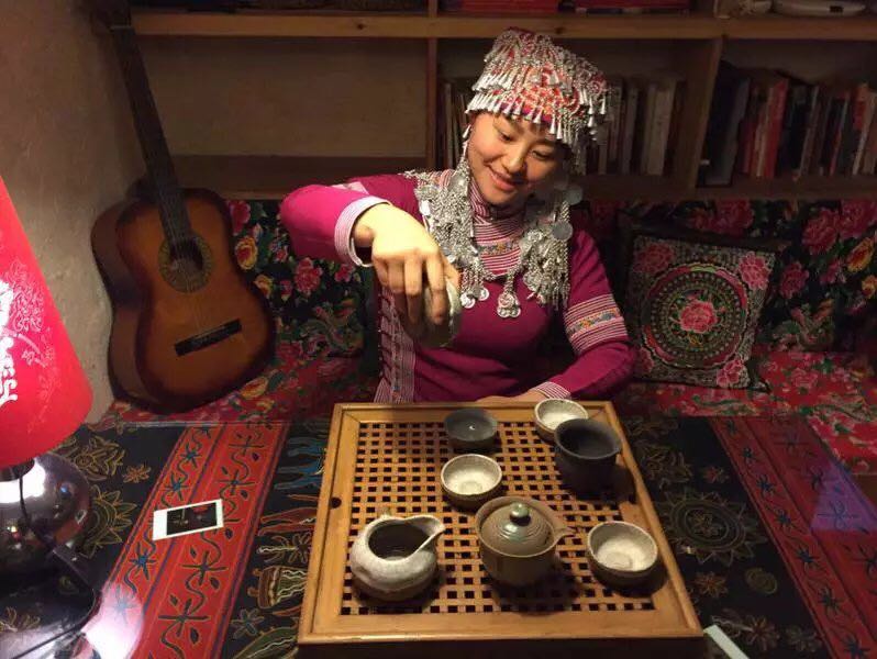 她说：成都，是成都人的形容词。