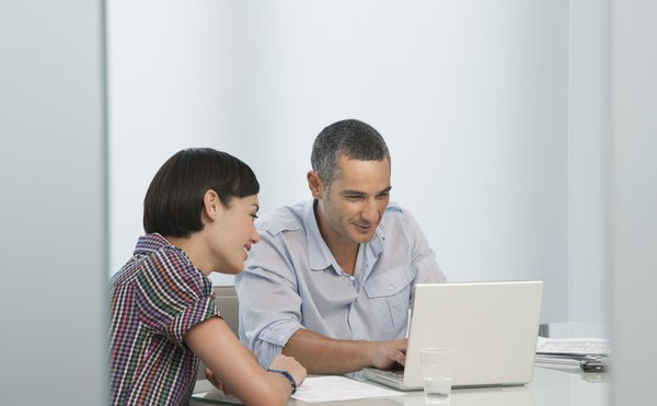 对付心胸狭窄的领导最解恨的手段,领导对付能力强的下属的三种办法