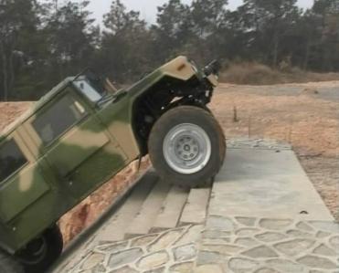 可以越野的坦克,枭龙越野车的技术