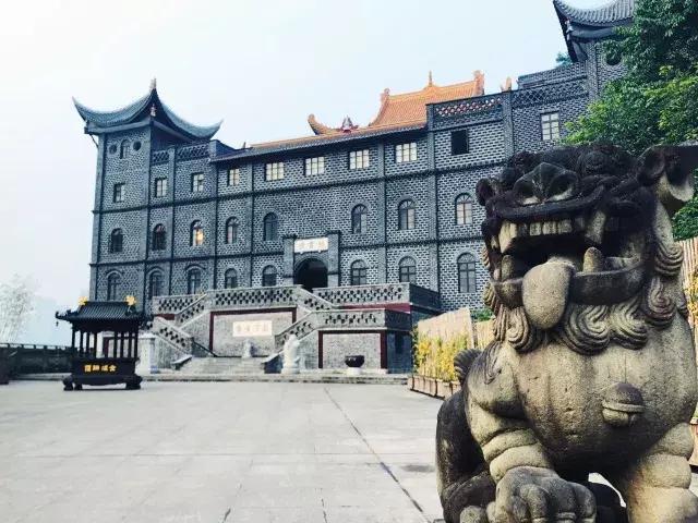 都市气息和人文底蕴相得益彰的南岸，让你重新认识山城！