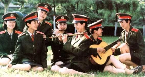 中国女兵历代军装发展,70年代的女兵服装