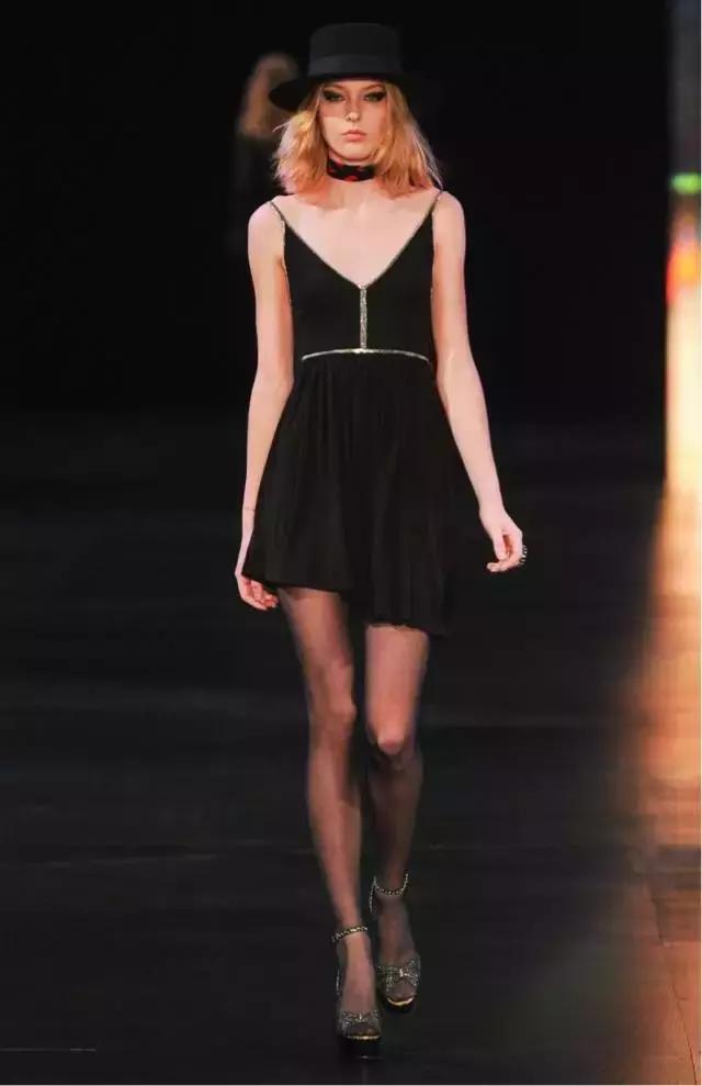 给女人一根领带，*绑捆**她的一世嚣张