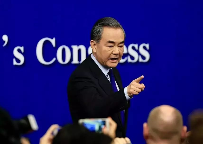 成龙等38位委员联名提案:严惩“中国人的败类”,发现一个抓一个