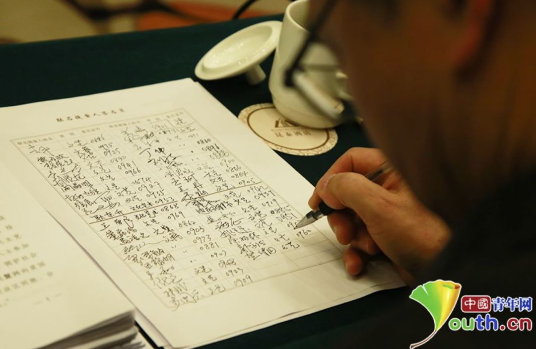 成龙等38位委员联名提案:严惩“中国人的败类”,发现一个抓一个