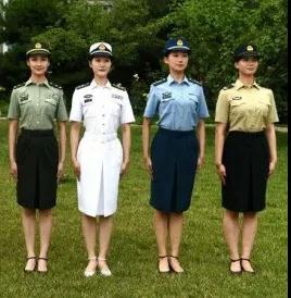 中国女兵历代军装发展,70年代的女兵服装