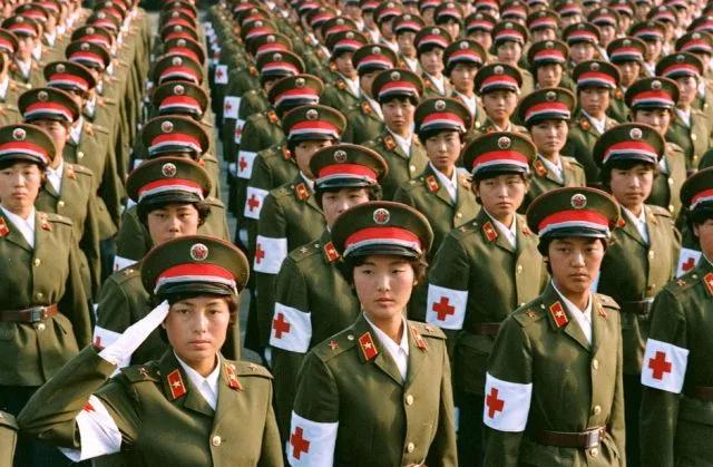 中国女兵历代军装发展,70年代的女兵服装