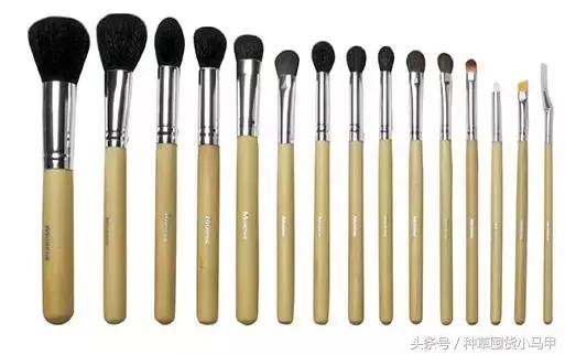 气垫粉扑与粉底刷哪个更好,粉底气垫粉扑最好用的