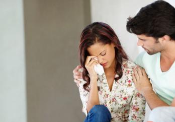 产妇情绪低落会影响产奶吗,产后一百天情绪脆弱想哭