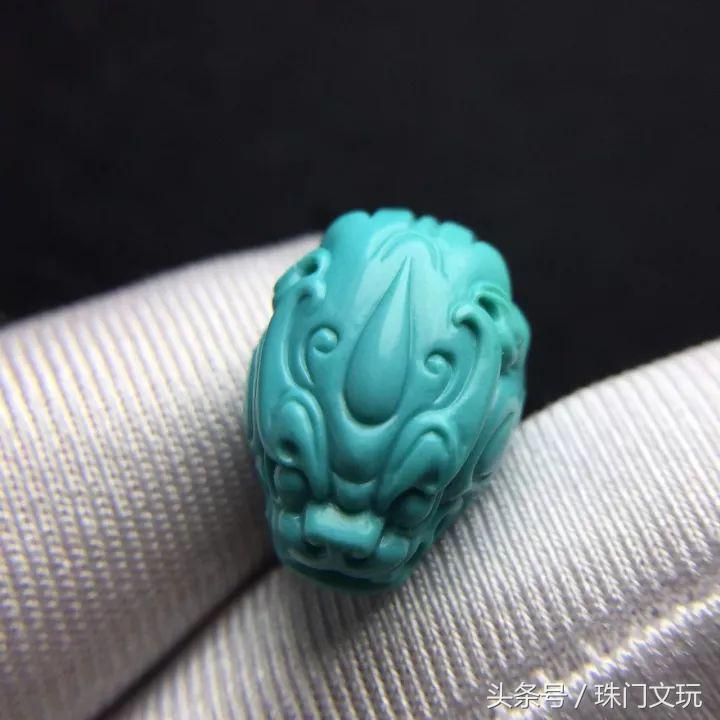 绿松碰水后有什么变化,黄金和绿松接触绿松变黑怎么回事