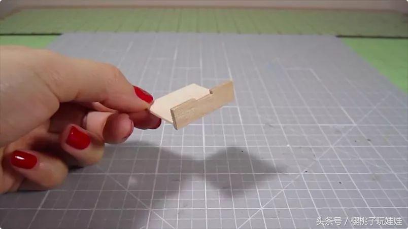 娃娃家床头柜diy自制,手工制作床给芭比娃娃的