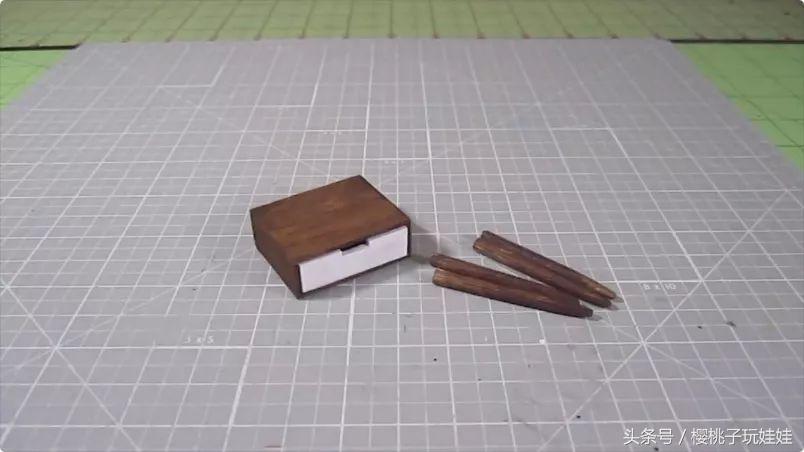 娃娃家床头柜diy自制,手工制作床给芭比娃娃的