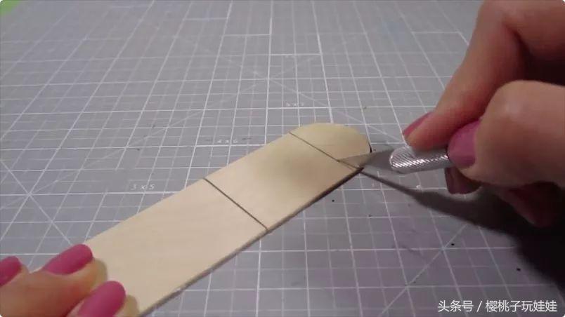 娃娃家床头柜diy自制,手工制作床给芭比娃娃的