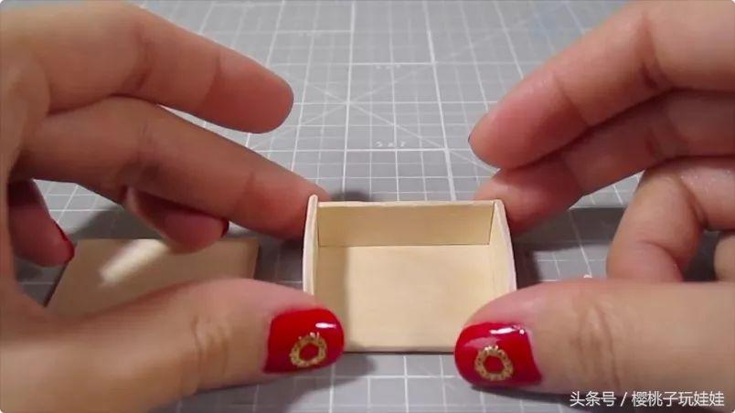 娃娃家床头柜diy自制,手工制作床给芭比娃娃的