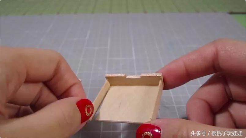 娃娃家床头柜diy自制,手工制作床给芭比娃娃的