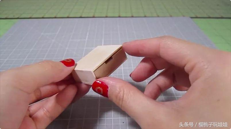 娃娃家床头柜diy自制,手工制作床给芭比娃娃的