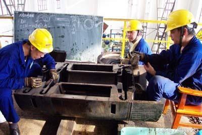 冲压模内攻牙,模内攻牙