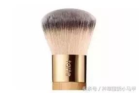 气垫粉扑与粉底刷哪个更好,粉底气垫粉扑最好用的