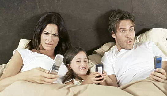 三招帮您搞定孩子沉迷玩手机,十六岁孩子沉迷手机怎么纠正