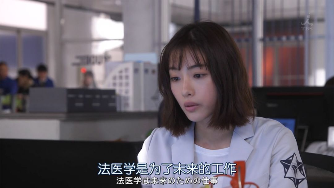 显白的口红哪款好用又持久,春天必须涂口红吗