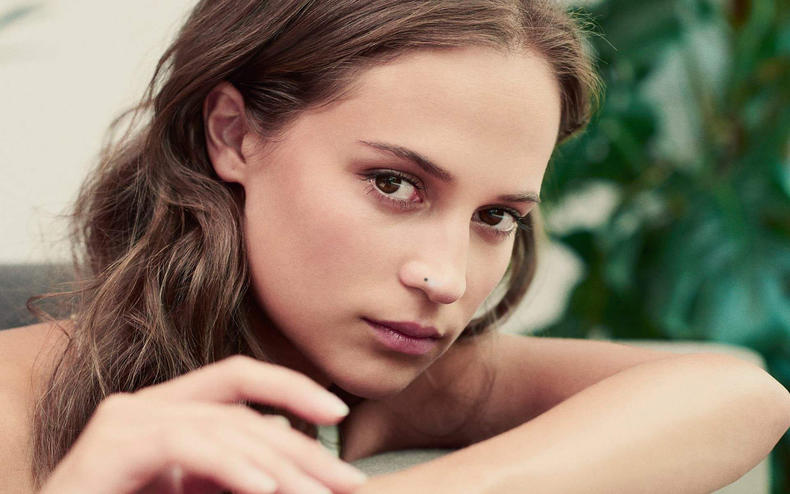 长在这8个部位的痣需要注意了,不要随便点痣的图片