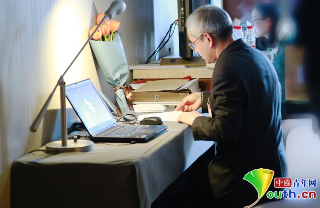 成龙等38位委员联名提案:严惩“中国人的败类”,发现一个抓一个