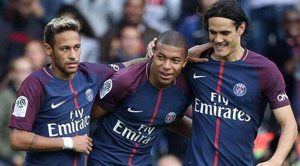 齐达内执教巴黎圣日耳曼还是曼城,法国足球三个火枪手齐达内亨利