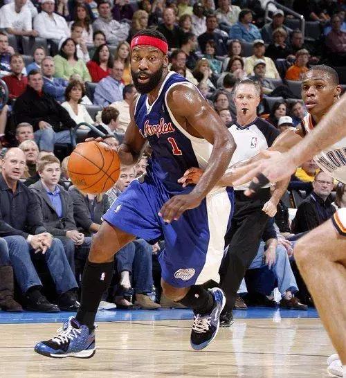 越来越贵的李宁终于跌落神坛,李宁音速9值不值得买