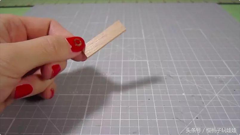 娃娃家床头柜diy自制,手工制作床给芭比娃娃的