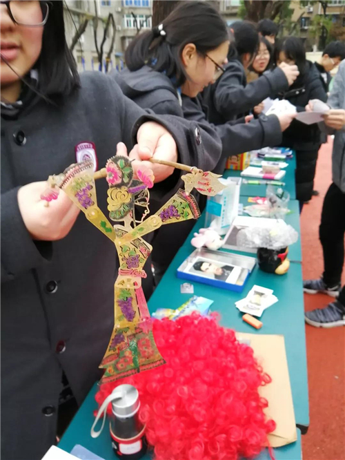 学雷锋爱心义卖活动小学生日记,小学生开展学雷锋献爱心义卖捐款